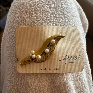 Antique gold brooch/ pin